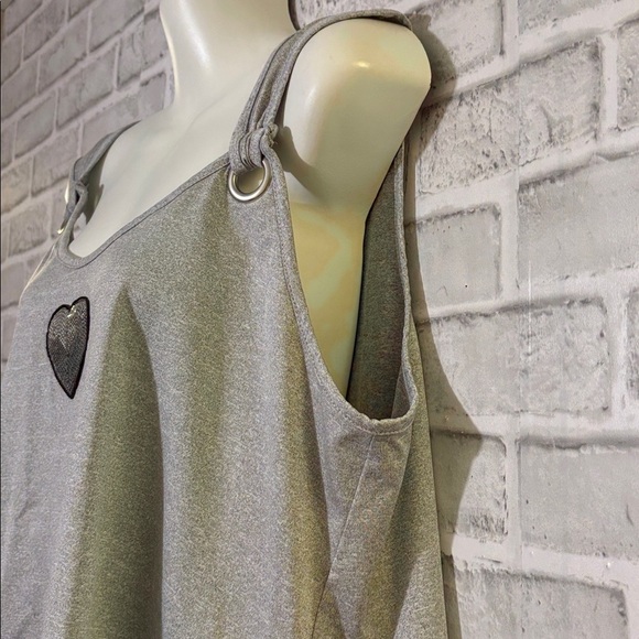 SHEIN Curve Heather Gray Tee, sequin heart,
Sleeveless size 2 XL - Picture 3 of 5